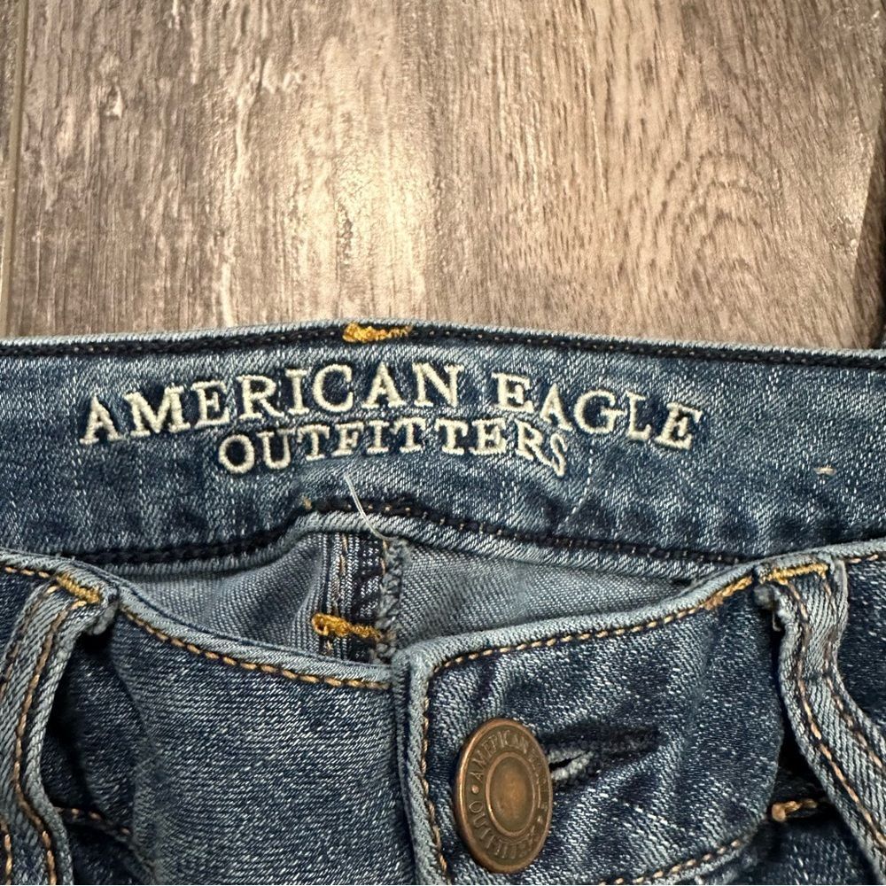 AEO Medium Wash Jeggings With Zippered Pockets and Moto Seaming Size 4 - Picture 2 of 11